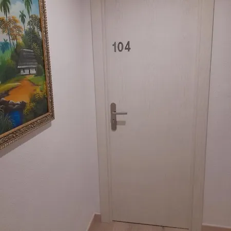 Giral 2* بييسكاس